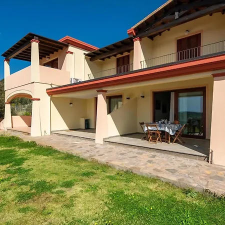 Apartment Haus Mit Panoramablick In In Natuerlicher Umgebung Chia